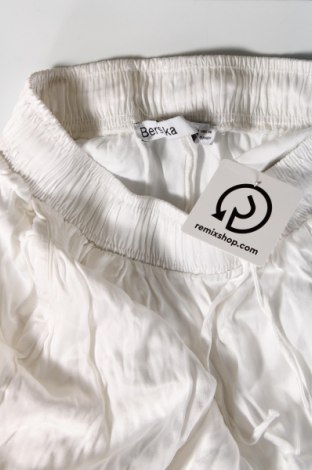 Γυναικείο παντελόνι Bershka, Μέγεθος S, Χρώμα Λευκό, Τιμή 8,90 €