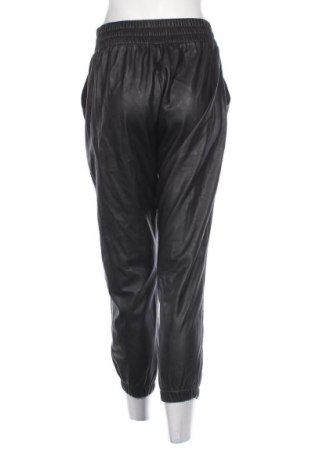 Γυναικείο παντελόνι Bershka, Μέγεθος M, Χρώμα Μαύρο, Τιμή 8,07 €