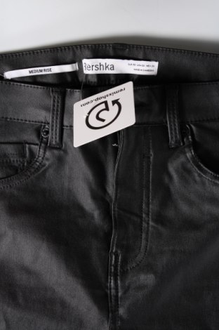 Γυναικείο παντελόνι Bershka, Μέγεθος M, Χρώμα Μαύρο, Τιμή 9,30 €