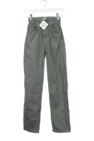 Дамски панталон Pull&Bear, Размер XXS, Цвят Зелен, Цена 17,39 лв.