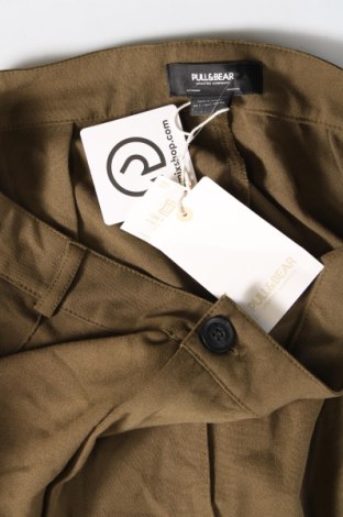 Дамски панталон Pull&Bear, Размер L, Цвят Зелен, Цена 23,00 лв.