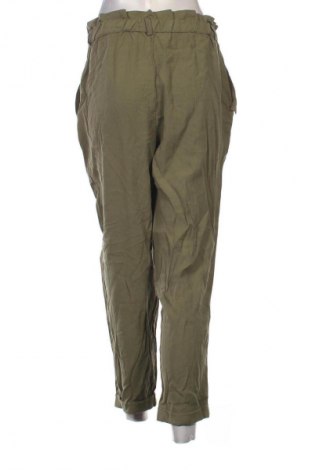 Pantaloni de femei Pull&Bear, Mărime L, Culoare Verde, Preț 47,70 Lei