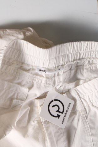 Γυναικείο παντελόνι Sinsay, Μέγεθος M, Χρώμα Λευκό, Τιμή 8,45 €