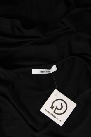 Γυναικείο αμάνικο μπλουζάκι About You, Μέγεθος S, Χρώμα Μαύρο, Τιμή 6,39 €