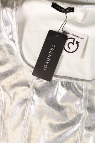 Γυναικείο αμάνικο μπλουζάκι Trendyol, Μέγεθος L, Χρώμα Γκρί, Τιμή 6,39 €