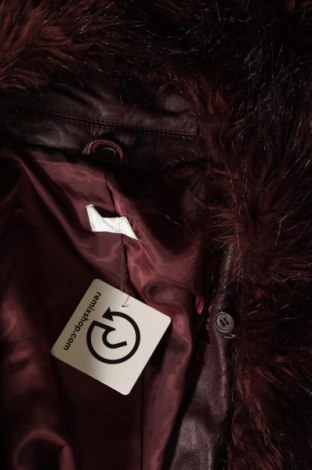 Дамско кожено яке, Размер M, Цвят Червен, Цена 74,90 лв.