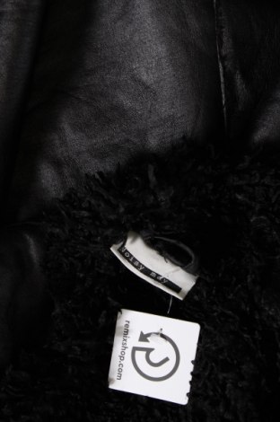 Γυναικείο δερμάτινο μπουφάν Noisy May, Μέγεθος S, Χρώμα Μαύρο, Τιμή 21,22 €