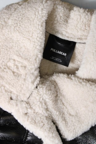 Дамско кожено яке Pull&Bear, Размер M, Цвят Черен, Цена 74,26 лв.