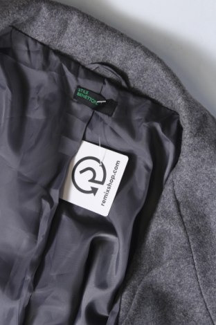 Дамско палто United Colors Of Benetton, Размер M, Цвят Сив, Цена 55,90 лв.