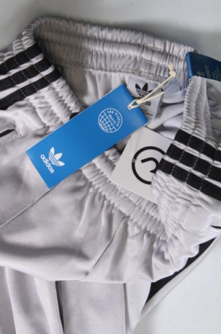 Pantaloni trening de femei Adidas Originals, Mărime XS, Culoare Argintiu, Preț 183,55 Lei