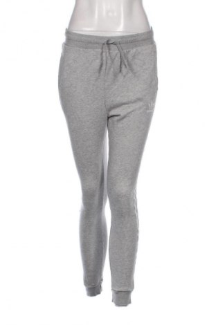 Pantaloni trening de femei Adidas Originals, Mărime M, Culoare Gri, Preț 128,13 Lei