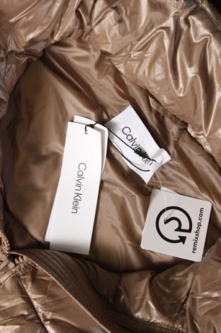 Γυναικείο μπουφάν Calvin Klein, Μέγεθος M, Χρώμα Χρυσαφί, Τιμή 141,39 €