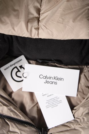 Дамско яке Calvin Klein Jeans, Размер M, Цвят Бежов, Цена 233,35 лв.