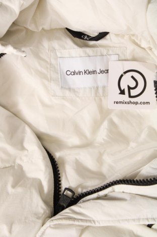 Дамско яке Calvin Klein Jeans, Размер M, Цвят Бял, Цена 233,35 лв.