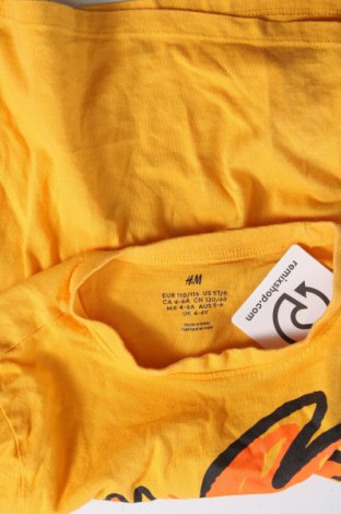 Dziecięcy T-shirt H&M, Rozmiar 4-5y/ 110-116 cm, Kolor Żółty, Cena 16,55 zł