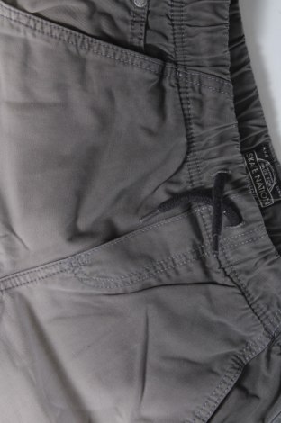 Детски къс панталон C&A, Размер 6-7y/ 122-128 см, Цвят Сив, Цена 8,40 лв.