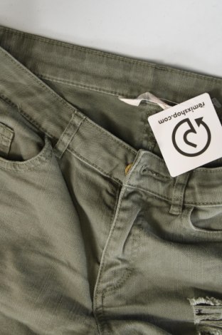 Dětské krátké kalhoty  H&M, Velikost 13-14y/ 164-168 cm, Barva Zelená, Cena  106,00 Kč