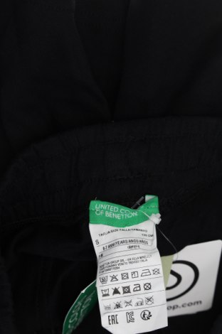 Pantaloni scurți pentru copii United Colors Of Benetton, Mărime 4-5y/ 110-116 cm, Culoare Negru, Preț 53,68 Lei