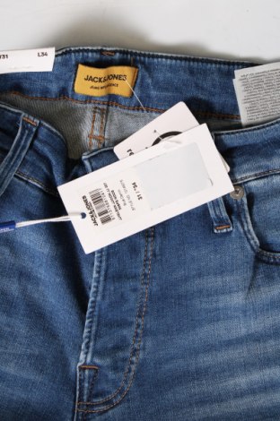 Blugi de bărbați Jack & Jones, Mărime M, Culoare Albastru, Preț 378,29 Lei