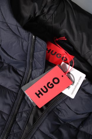 Мъжки елек Hugo Boss, Размер XL, Цвят Син, Цена 190,45 лв.