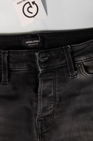Мъжки къс панталон Jack & Jones, Размер S, Цвят Сив, Цена 39,42 лв.