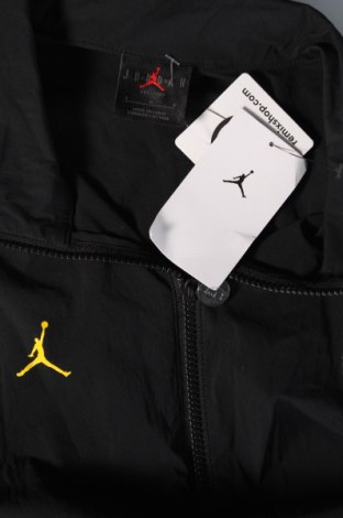 Мъжко яке Air Jordan Nike, Размер L, Цвят Черен, Цена 158,95 лв.