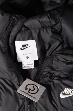 Мъжко яке Nike, Размер M, Цвят Черен, Цена 198,60 лв.