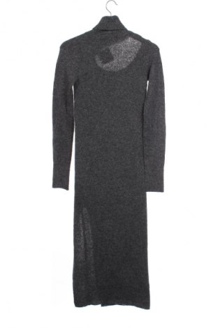 Kleid Bershka, Größe XS, Farbe Grau, Preis 8,90 €