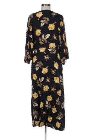Kleid NA-KD, Größe S, Farbe Mehrfarbig, Preis 17,37 €