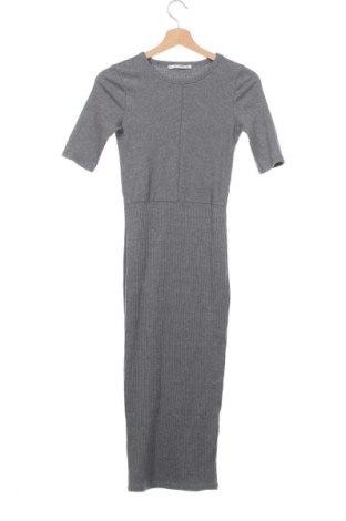 Kleid Pull&Bear, Größe S, Farbe Grau, Preis 8,90 €