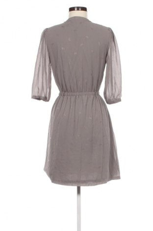 Kleid Yumi, Größe M, Farbe Grau, Preis 15,90 €