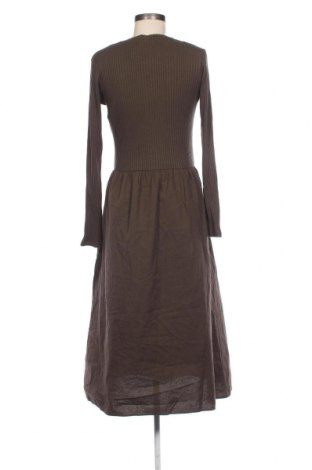 Kleid Zara, Größe M, Farbe Grün, Preis 11,83 €