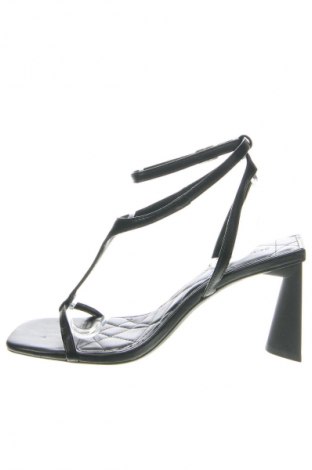 Sandalen Bershka, Größe 37, Farbe Schwarz, Preis 16,79 €