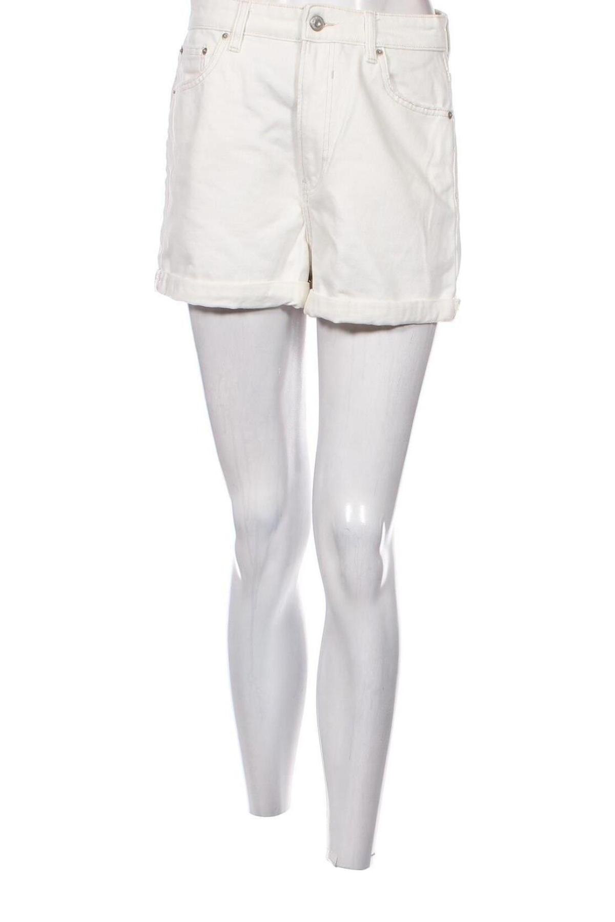 Дамски къс панталон Bershka, Размер M, Цвят Бял, Цена 19,00 лв.