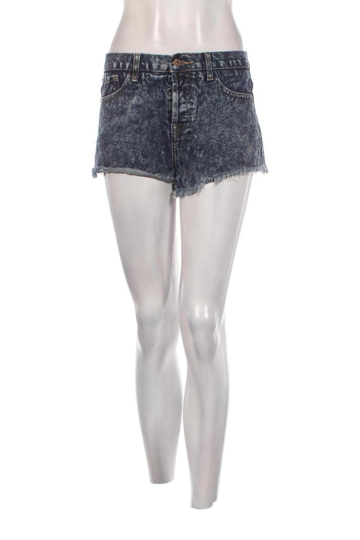 Γυναικείο κοντό παντελόνι Forever 21, Μέγεθος S, Χρώμα Μπλέ, Τιμή 5,83 €