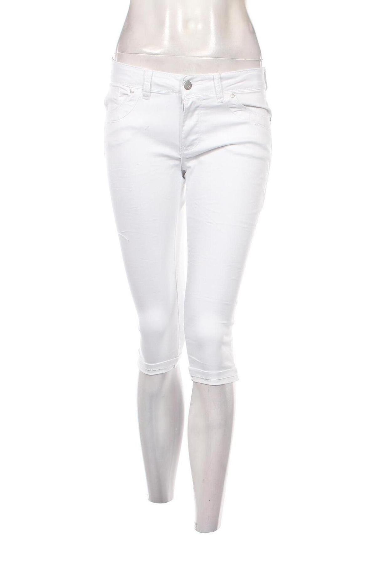 Дамски къс панталон Haily`s, Размер XS, Цвят Бял, Цена 25,41 лв.