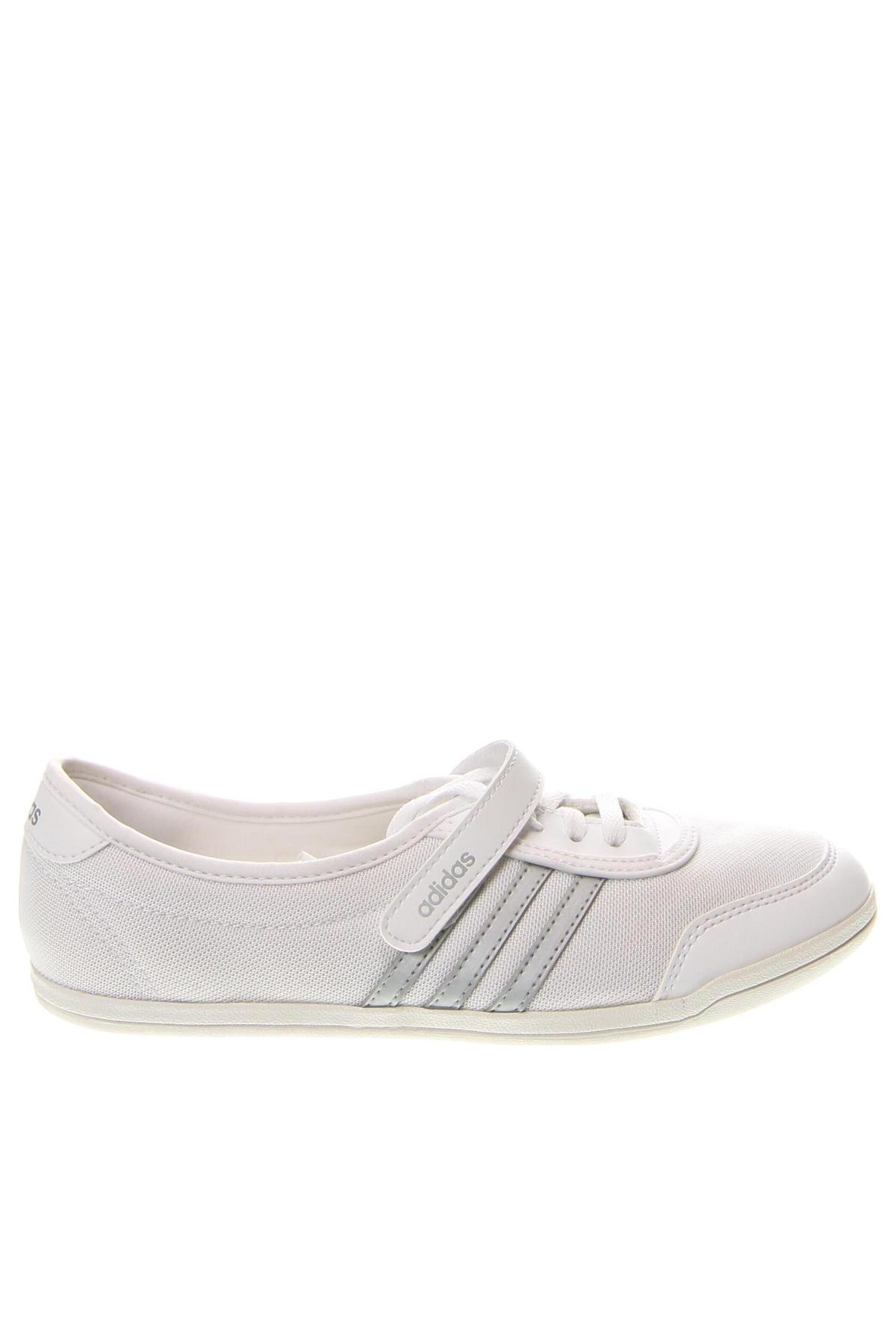 Дамски обувки Adidas, Размер 38, Цвят Бял, Цена 89,00 лв.