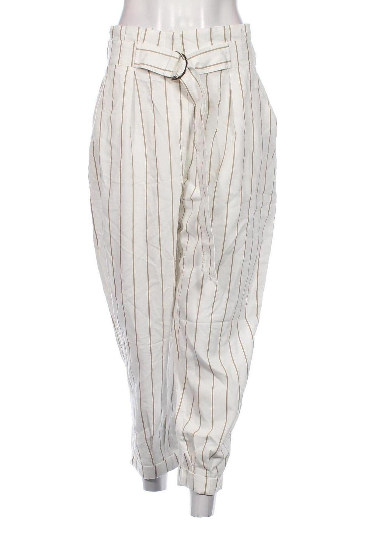 Дамски панталон Bershka, Размер M, Цвят Бял, Цена 13,05 лв.