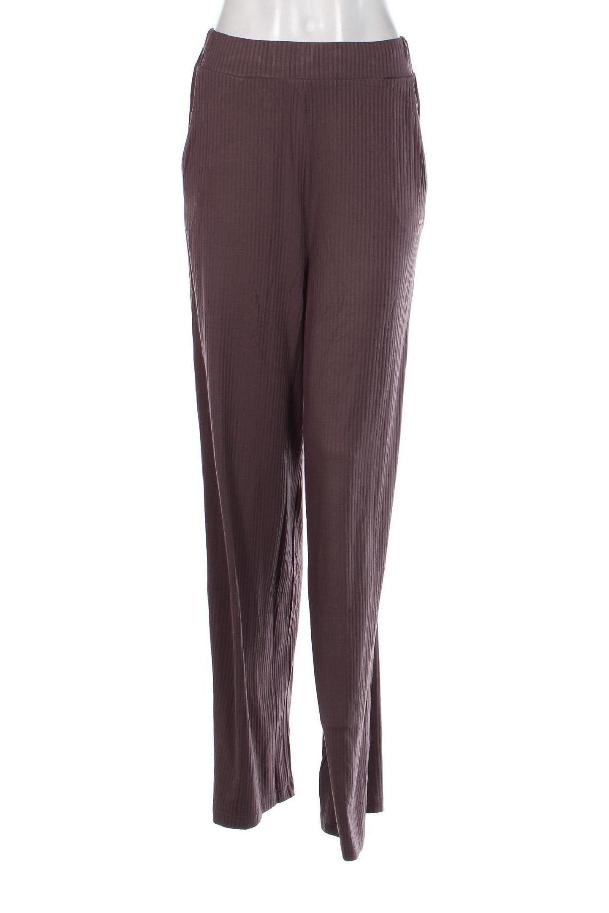 Дамски панталон FILA, Размер M, Цвят Лилав, Цена 85,80 лв.