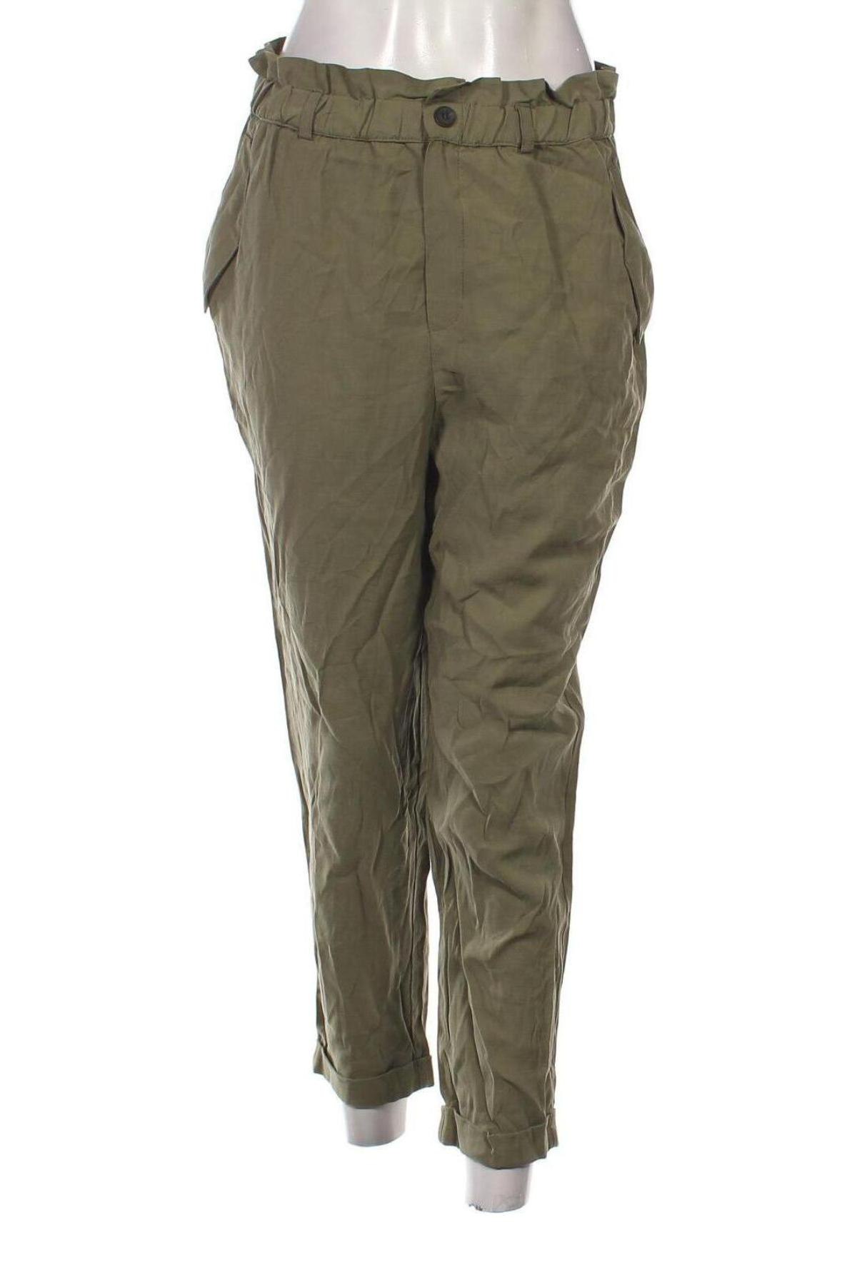 Дамски панталон Pull&Bear, Размер L, Цвят Зелен, Цена 15,95 лв.