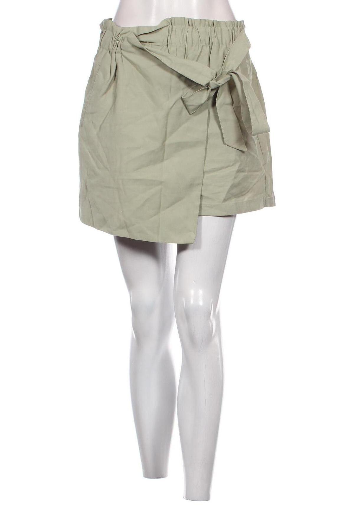 Пола - панталон Reserved, Размер M, Цвят Зелен, Цена 10,91 лв.