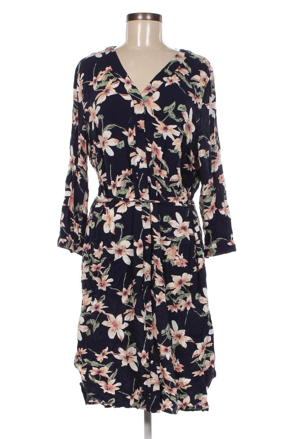 Kleid ONLY Carmakoma, Größe M, Farbe Mehrfarbig, Preis 16,70 €