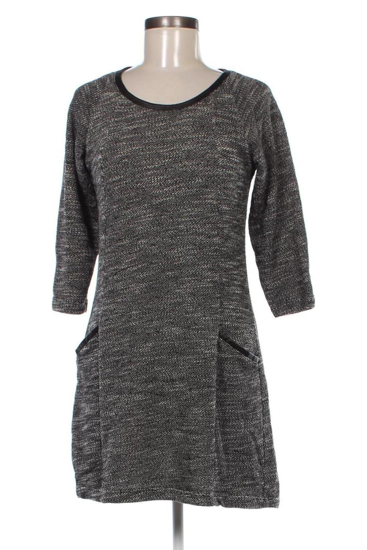 Kleid STI, Größe M, Farbe Grau, Preis 18,37 €