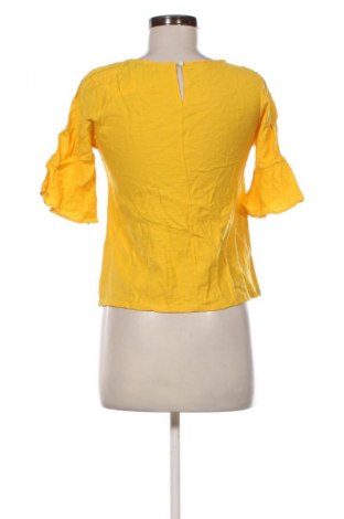 Dámská halenka Forever 21, Velikost M, Barva Žlutá, Cena  329,00 Kč