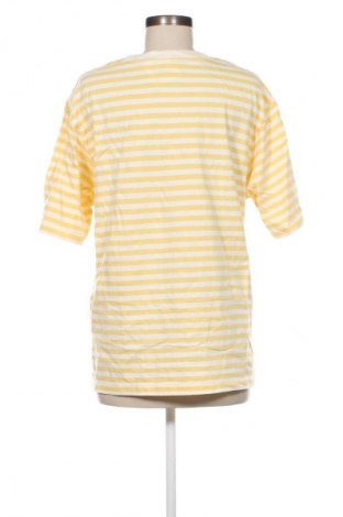 Дамска тениска Uniqlo, Размер M, Цвят Многоцветен, Цена 18,99 лв.