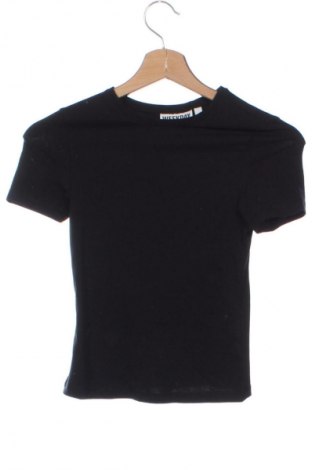 Γυναικείο t-shirt Weekday, Μέγεθος XS, Χρώμα Μαύρο, Τιμή 15,99 €