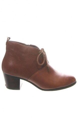 Γυναικεία μποτάκια Clarks, Μέγεθος 37, Χρώμα Καφέ, Τιμή 36,99 €