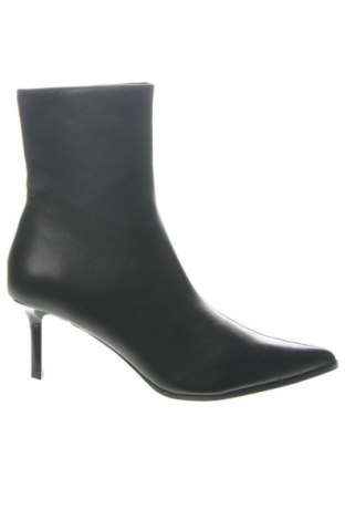 Дамски боти Steve Madden, Размер 37, Цвят Черен, Цена 209,99 лв.