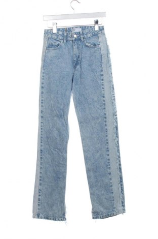 Damskie jeansy Bershka, Rozmiar S, Kolor Niebieski, Cena 59,73 zł