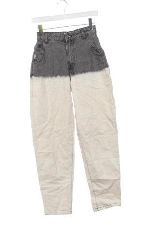Dámské džíny  Bershka, Velikost XS, Barva Vícebarevné, Cena  469,00 Kč
